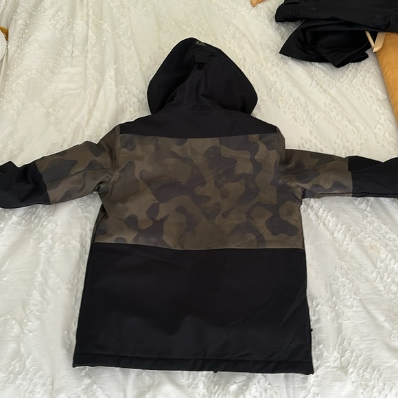 Quick silver ski jacket - Picture 3 of 9